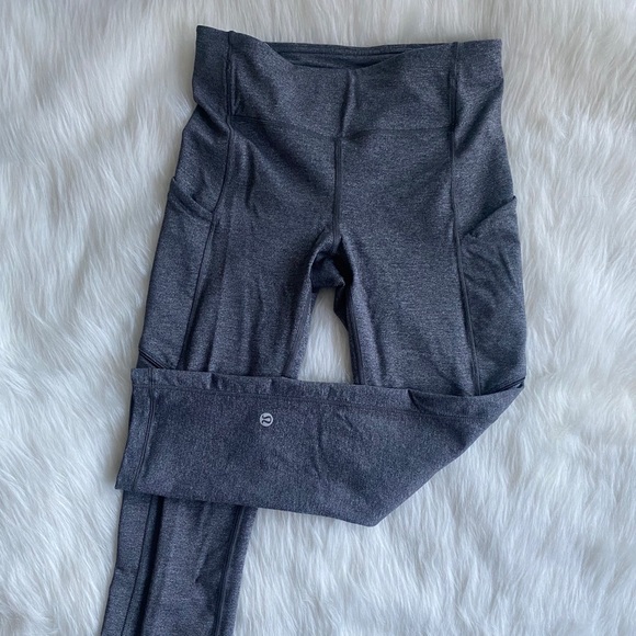 Lululemon Crops Size 4 - Picture 3 of 9